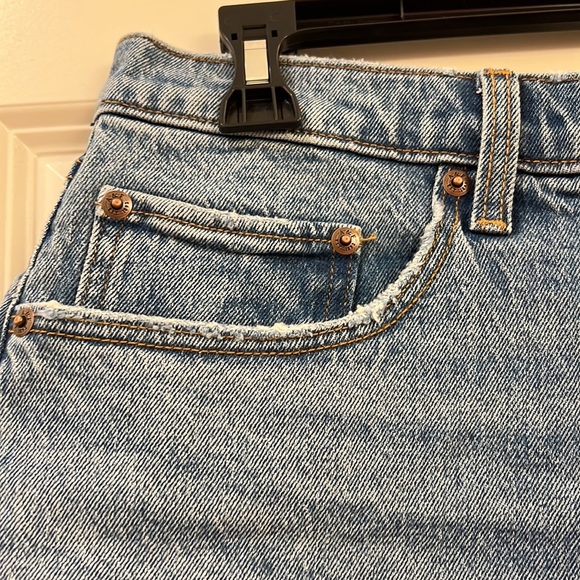 Abercrombie & Fitch ladies Jean shorts - Picture 4 of 11